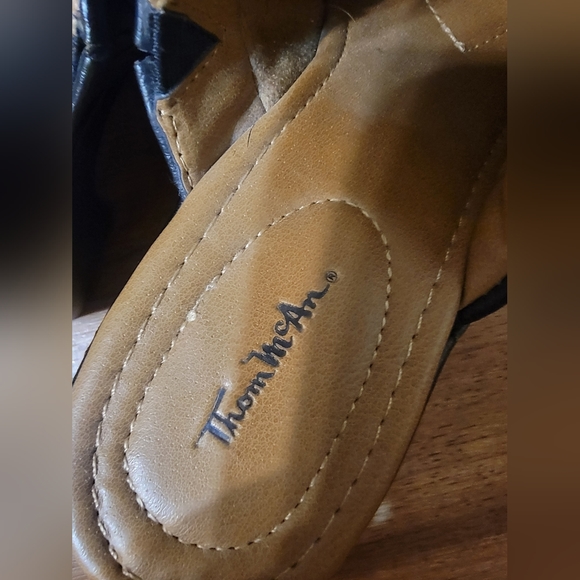 Thom McAn Carine Black Clogs with Flower Detail Size 6.5W - Picture 6 of 8